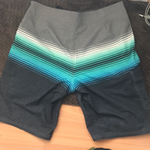 Board shorts - Picture 2 of 2